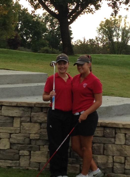 Zoee+Harington+%28left%29%2C+and+Madeline+Larouere+%28right%29%2C+had+amazing+results+in+state+golf+tournament.+