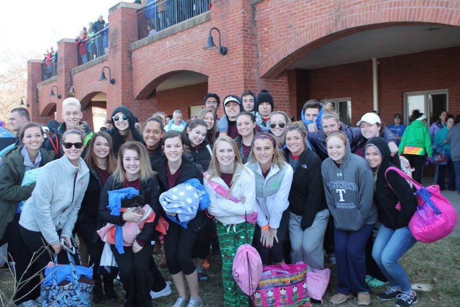 32 Liberty students came to St. Louis Community club to take part of the polar plunge. 
photo by Caleb Woods
