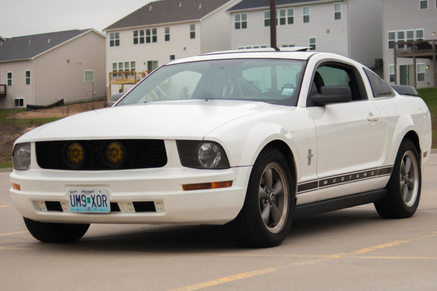White 2007 Ford Mustang