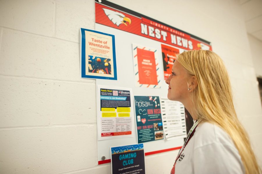 Sophomore Dori Earle checks out tasting event flyer displayed in the 400 hallway.