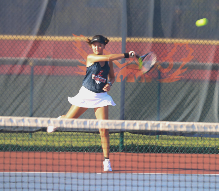 Jaida Boucher returning a forehand shot in varsity tennis.