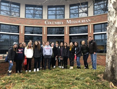 LHS Publications students stand outside the Columbia Missourian, a daily newspaper that Mizzou journalism students produce. This hands-on philosophy of learn-by-doing is deemed “the Missouri Method.”
