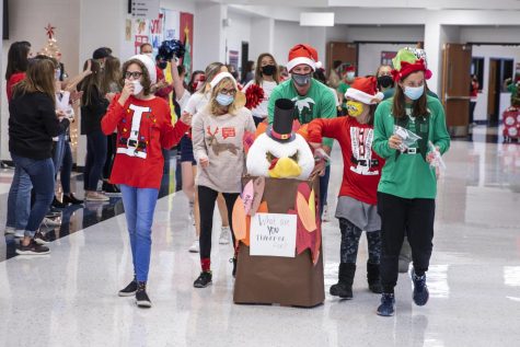 Students and staff participate in a Thanksgiving parade on the first floor Nov. 24. 