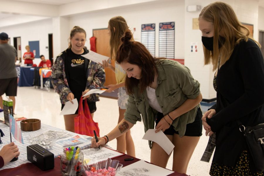 Julia Wiley (11) signs up for Drama Club to meet new people.