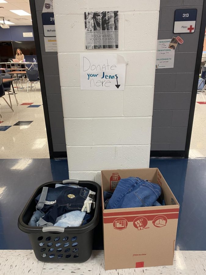 Members+of+FCCLA+and+others+have+been+working+to+redesign+donated+jeans.