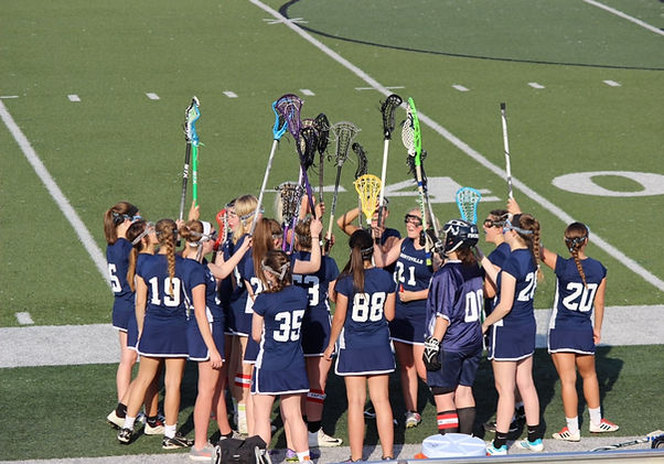 Wentzville+GIrls+lacrosse+team+chants+their+name+in+preparation+for+a+big+game.