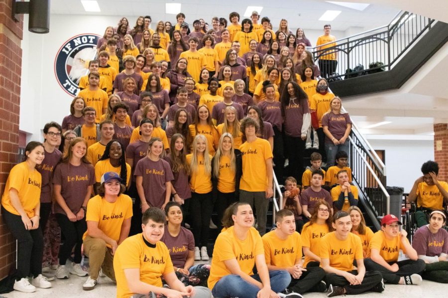 Students+sport+their+Be+Kind+shirts+received+through+the+week+gather+to+take+one+large+picture+full+of+kindness.+Each+teacher+gave+out+one+t-shirt+to+a+deserving+student.+