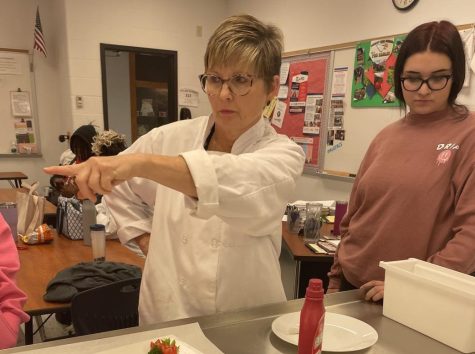 Ms. Pizzo gives instructions on how to make garnishes during her Culinary Arts 3 class. All WSD teachers and staff will receive a pay increase beginning next school year. Thank you to the Wentzville School District for always supporting their teachers, Pizzo said about the pay raise. 