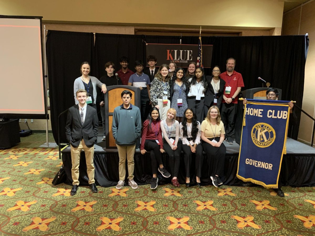 The group of Key Club sponsors, officers, and members together after the final General Session of the DLC conference in Springfield, Mo.