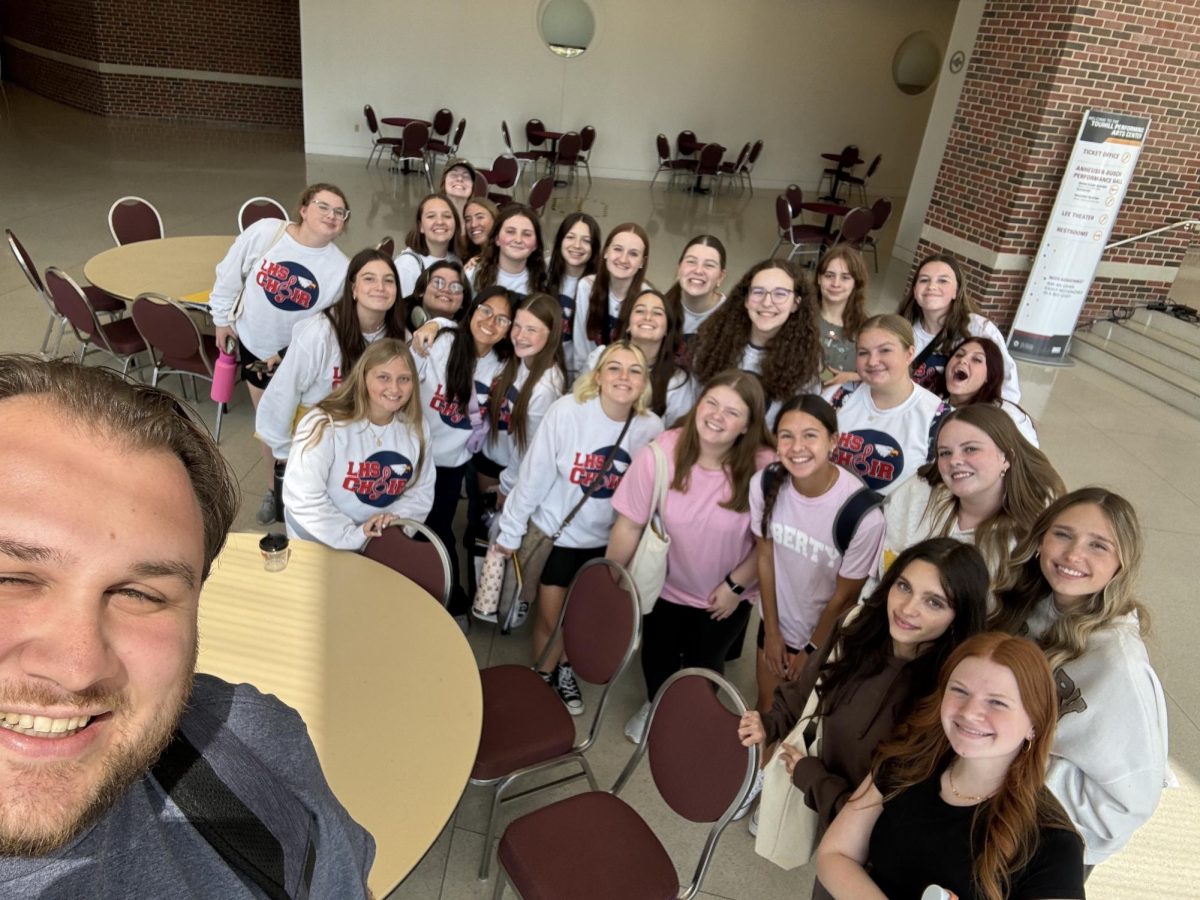 Mr. Datz gathers with the girls from his Select Treble and Chamber choruses for a group photo at the end of the second day of Acapalooza.