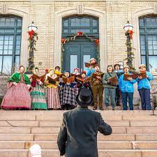 On Main Street St. Charles, Noelle Wise and other performers sing Christmas carols out in the streets. 