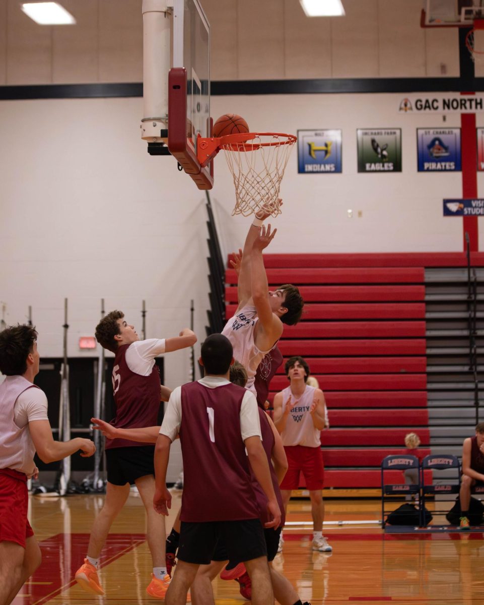 Gabriel Short (10) shoots a basket.