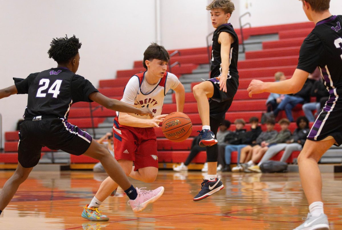 Gavin Zebelman (9) dribbles the ball through Zumwalt West defenders. 