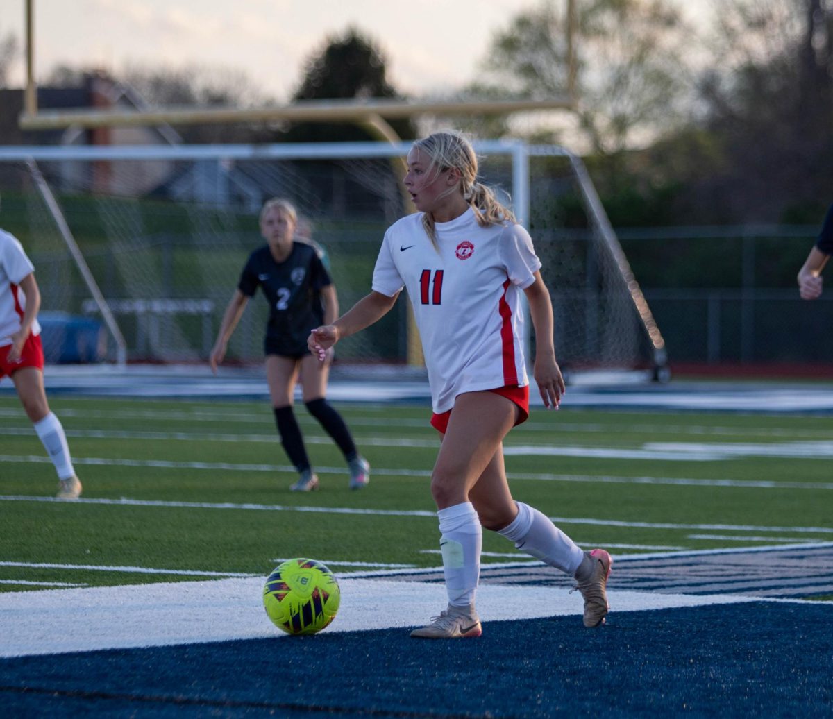 Lilly Dahl (10) dribbles the ball up the sideline to pass to her teammate.
